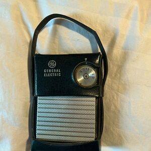 Vintage Portable Pocket General Electric Transistor Radio black leather case